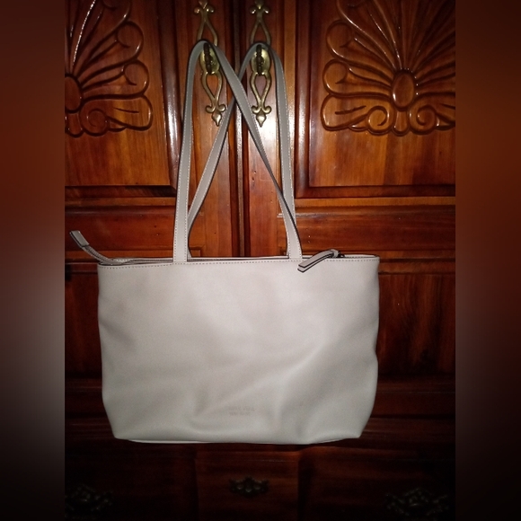 Simply Vera Vera Wang Handbags - EUC SIMPLY VERA VERA WANG